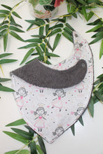 Charger l'image dans la galerie, Bavoir bandana Princesses