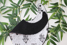 Charger l'image dans la galerie, Bavoir bandana raton laveur ( Fond Blanc)