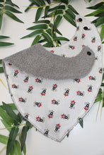 Charger l'image dans la galerie, Bavoir bandana Petit singes jongleur