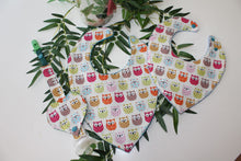 Charger l'image dans la galerie, Bavoir bandana Hibou coloré