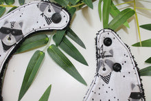 Charger l'image dans la galerie, Bavoir bandana raton laveur ( Fond Blanc)