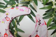 Charger l'image dans la galerie, Bavoir bandana Fleurs et Oiseaux