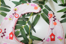 Charger l'image dans la galerie, Bavoir bandana Fleurs et Oiseaux