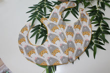 Charger l'image dans la galerie, Bavoir bandana Gros Ours Gris