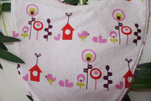 Charger l'image dans la galerie, Bavoir bandana Fleurs et Oiseaux