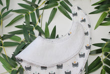 Charger l'image dans la galerie, Bavoir bandana chaton