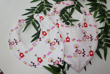 Charger l'image dans la galerie, Bavoir bandana Fleurs et Oiseaux