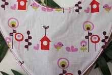 Charger l'image dans la galerie, Bavoir bandana Fleurs et Oiseaux