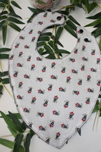 Charger l'image dans la galerie, Bavoir bandana Petit singes jongleur