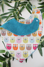 Charger l'image dans la galerie, Bavoir bandana Hibou coloré