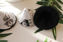 Charger l'image dans la galerie, Tipi protège pipi "Raton Laveur (Fond Blanc )"