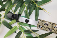 Charger l'image dans la galerie, Attaches Tétines Panda ( Fond Kaki ):