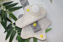 Charger l'image dans la galerie, Attaches Tétines Petites Abeilles