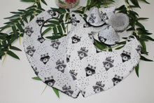 Charger l'image dans la galerie, Tipi protège pipi "Raton Laveur (Fond Blanc )"