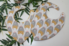 Charger l'image dans la galerie, Bavoir bandana Gros Ours Gris