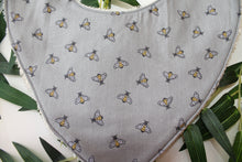 Charger l'image dans la galerie, Bavoir bandana Petites Abeilles