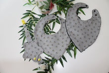 Charger l'image dans la galerie, Bavoir bandana Petites Abeilles