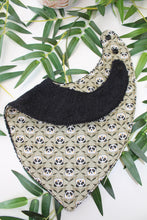 Charger l'image dans la galerie, Bavoir Bandana Panda (Fond Kaki)