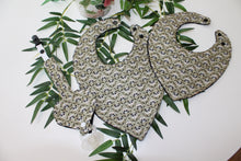 Charger l'image dans la galerie, Bavoir Bandana Panda (Fond Kaki)