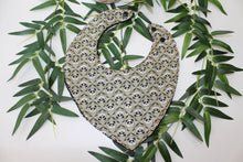 Charger l'image dans la galerie, Bavoir Bandana Panda ( Fond Kaki )