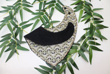 Charger l'image dans la galerie, Bavoir Bandana Panda ( Fond Kaki )