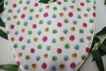 Charger l'image dans la galerie, Bavoir bandana Confettis Plume