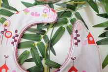 Charger l'image dans la galerie, Bavoir bandana Fleurs et Oiseaux
