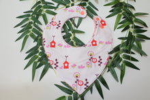 Charger l'image dans la galerie, Bavoir bandana Fleurs et Oiseaux