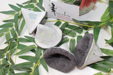 Charger l'image dans la galerie, Tipi protège pipi Eléphants Origami " Menthe et Fluo"