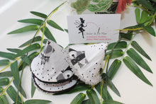 Charger l'image dans la galerie, Tipi protège pipi "Raton Laveur (Fond Blanc )"