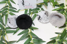 Charger l'image dans la galerie, Tipi protège pipi "Raton Laveur (Fond Blanc )"