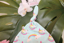 Charger l'image dans la galerie, Bonnet Lutin "Têtes de licornes Arc-en-ciel"