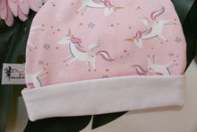 Charger l'image dans la galerie, Bonnet Lutin "Licornes Blanches (Fond Rose )"