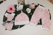 Charger l'image dans la galerie, Bonnet Lutin "Licornes Blanches (Fond Rose )"