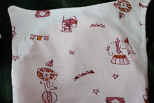 Charger l'image dans la galerie, Bonnet Oreilles de Chat "Le Monde du cirque "