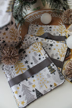 Charger l'image dans la galerie, Panier et Lingettes : Modèle "Sapins fond blanc "