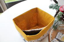 Charger l'image dans la galerie, Panier et Lingettes : Modèle "Sapins fond blanc "