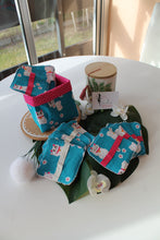 Charger l'image dans la galerie, Panier et Lingettes : Modèle "Maneki Neko Chat porte bonheur chinois"