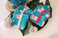 Charger l'image dans la galerie, Panier et Lingettes : Modèle "Maneki Neko Chat porte bonheur chinois"