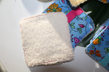 Charger l'image dans la galerie, Panier et Lingettes : Modèles "Fleurs et Papillons (fond Bleu) "
