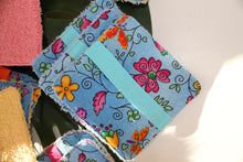 Charger l'image dans la galerie, Panier et Lingettes : Modèles "Fleurs et Papillons (fond Bleu) "