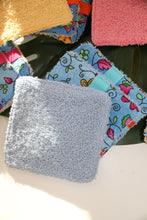 Charger l'image dans la galerie, Panier et Lingettes : Modèles "Fleurs et Papillons (fond Bleu) "