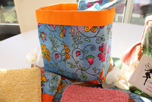 Charger l'image dans la galerie, Panier et Lingettes : Modèles "Fleurs et Papillons (fond Bleu) "