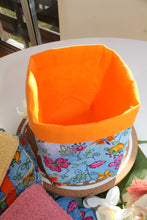 Charger l'image dans la galerie, Panier et Lingettes : Modèles "Fleurs et Papillons (fond Bleu) "