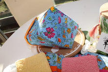 Charger l'image dans la galerie, Panier et Lingettes : Modèles "Fleurs et Papillons (fond Bleu) "