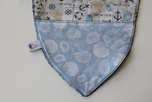 Charger l'image dans la galerie, Bavoir Bandana "Vintage Coquillages" Grand Modèle