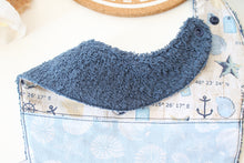 Charger l'image dans la galerie, Bavoir Bandana "Vintage Coquillages" Grand Modèle