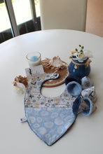 Charger l'image dans la galerie, Bavoir Bandana "Vintage Coquillages" Grand Modèle