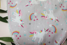 Charger l&#39;image dans la galerie, Bavoir bandana Licorne
