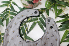 Charger l&#39;image dans la galerie, Bavoir bandana Petites Abeilles
